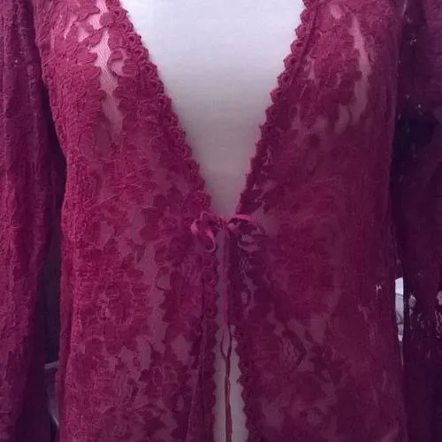 Gilet manches longues en dentelle couleur rouge