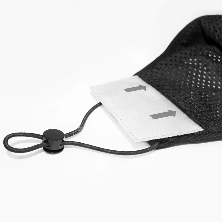 Masque en Velours avec Broderies Noires
