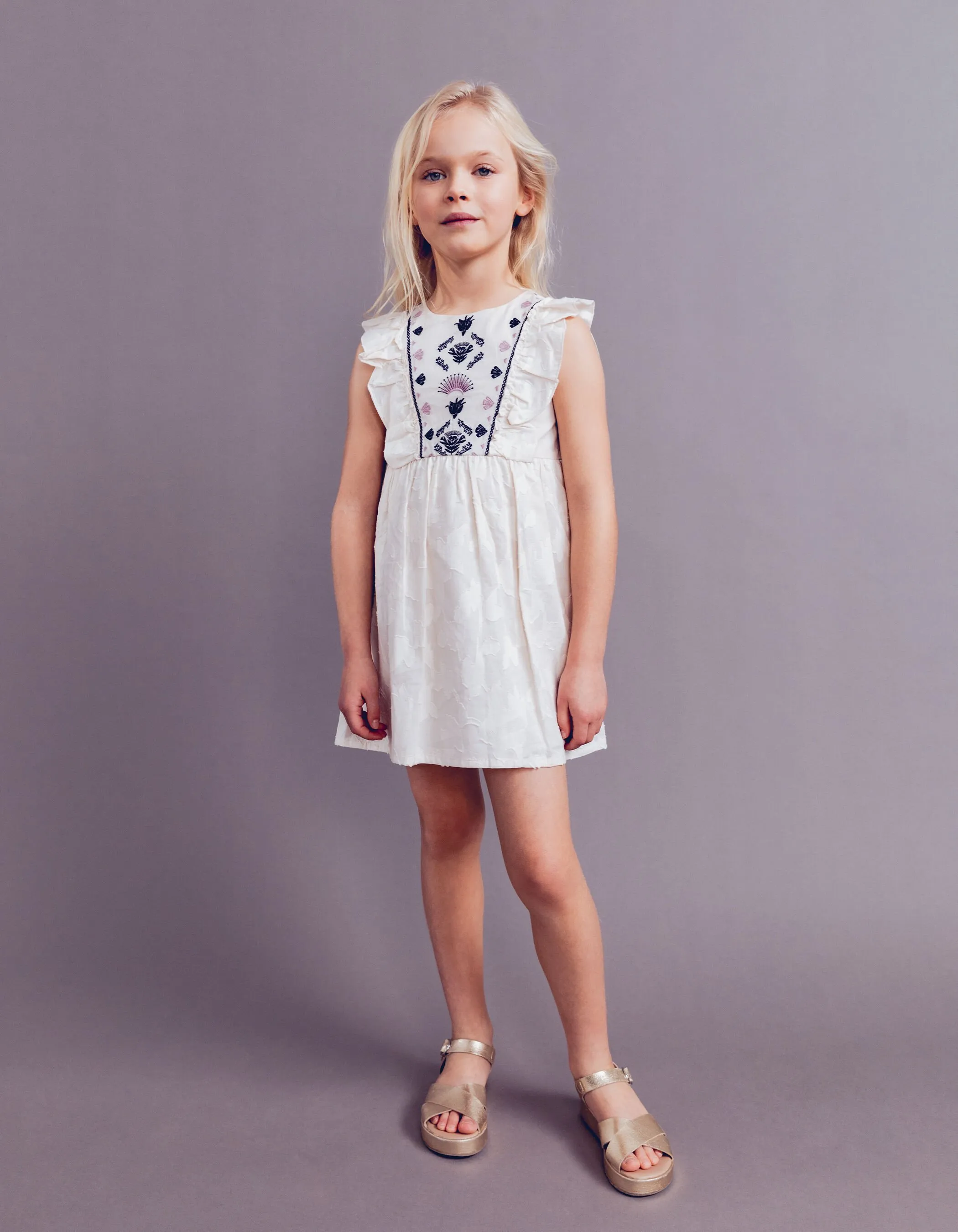 Robe écrue jacquard fleurs et broderies fille